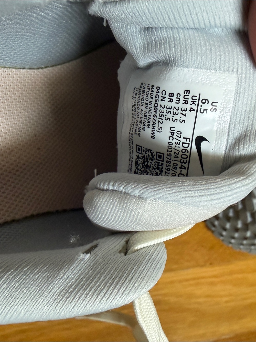 Nike Light Gray and White Women's Athletic Running Shoes - Picture 6 of 6